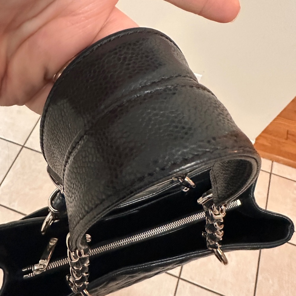 Authentic Chanel Grand Shopping Tote (GST)
Caviar Leather | Silver Hardware π€ - Picture 11 of 16